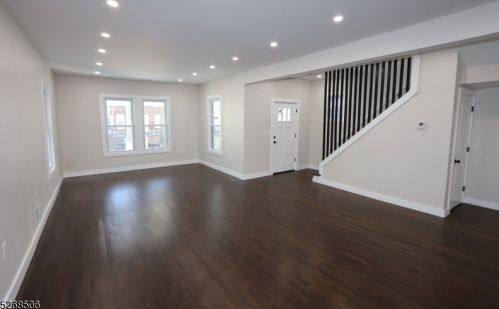 1045 Hunterdon St, Newark NJ  07112-2412 exterior