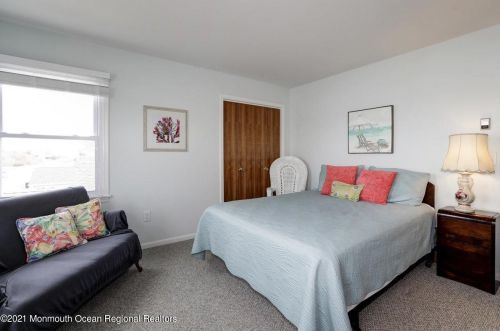 320 Elizabeth Ave, Point Pleasant Beach NJ 08742-4133 exterior