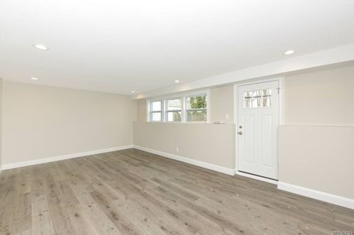 37 Astor Ct, Commack NY 11725-3723 exterior