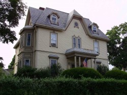 79 Jewett St, Newton, MA 02458-1540