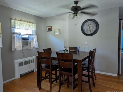 247 Hackmatack St, Manchester CT 06040-6512 exterior