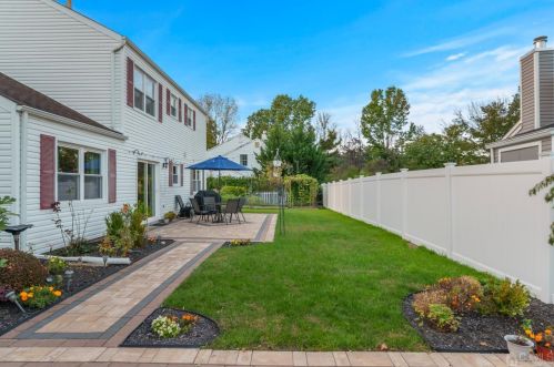 2 Thatcher Ct, Edison NJ  08820-2948 exterior