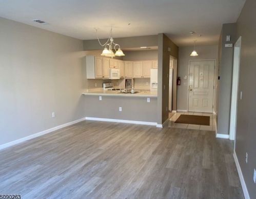 102 Cleveland Ln, Rockaway NJ  07866-5800 exterior