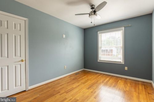 136 Dunsinane Dr, New Castle DE 19720-2323 exterior