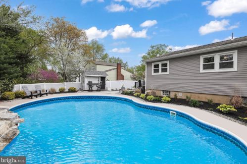 43 Deacon Dr, Trenton, NJ 08619-1346