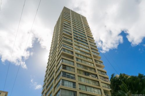 2421 Tusitala St, Honolulu HI 96815-3151 exterior