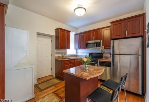 80 Bay St, Montclair, NJ 07042-4862