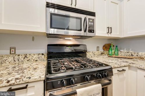 4656 Lambert Dr, Alexandria VA 22311-4942 exterior