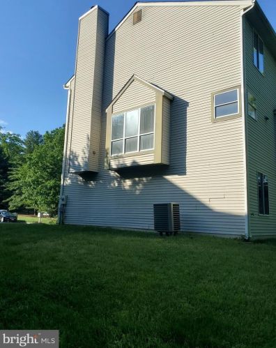 8007 Branch Wood Ct, Ellicott MD  21043-6937 exterior