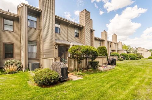 186 Metacomet Dr, Meriden CT 06450-3571 exterior