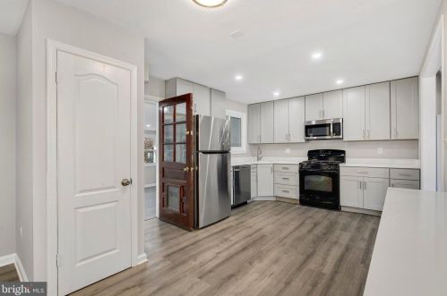 1805 Crawford Dr, Rockville MD 20851-1711 exterior