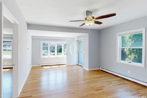 47 22 St, Huntington Station NY 11746-3240 exterior