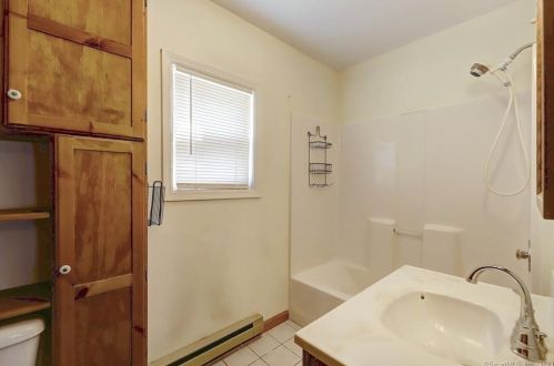 58 Washington St, Wallingford CT 06492-3530 exterior