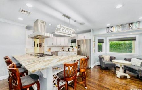 48 Colby Dr, Huntington Station NY  11746-8348 exterior