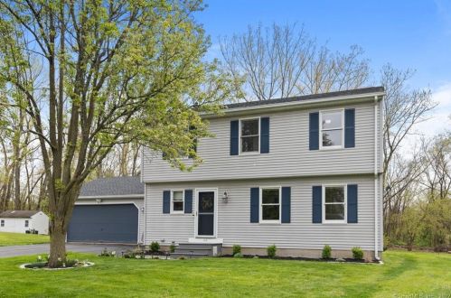 63 Foxcroft Rd, Enfield CT 06082-2430 exterior