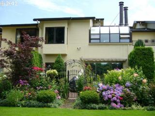 574 Wimbledon Ct, Eugene, OR 97401-1778