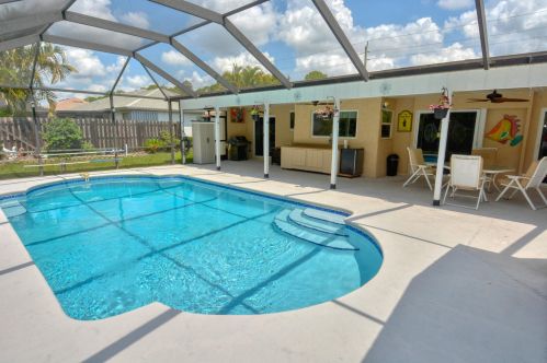 834 Walters Ter, Fort Pierce FL 34983-3963 exterior