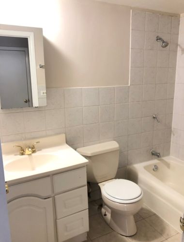 617 Ash St, Waukegan IL 60087-5037 exterior