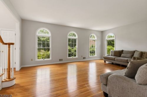 3 Ethel Ct, Bridgewater NJ  08807-5523 exterior