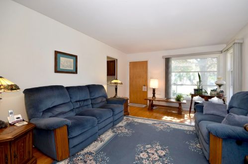 472 Highview Ave, Elmhurst IL  60126-2226 exterior