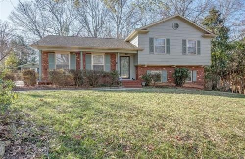 1411 Nottingham Dr, Gastonia, NC 28054-1509