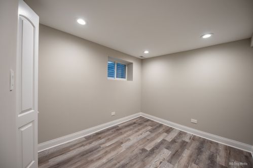 7616 Luella Ave, Chicago IL 60649-4108 exterior