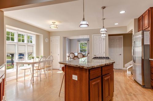 861 Linden Ave, Elmhurst IL 60126-5312 exterior