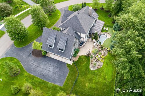 5742 Manchester Hl Dr, Grand Rapids MI 49546-9035 exterior