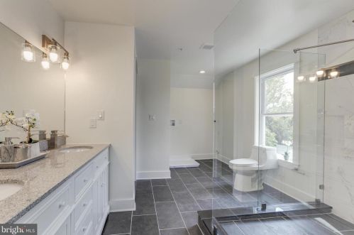 907 Gilbert Rd, Rockville MD  20851-1315 exterior