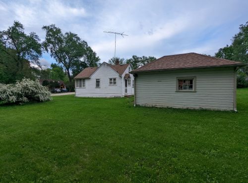 7609 Ctr Dr, Bull Valley IL 60097-9261 exterior