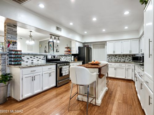 3860 El Camino Del Cerro, Tucson, AZ 85745-9243