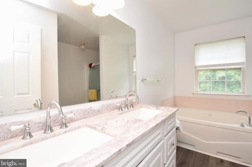 336 Schafer Blvd, New Castle DE 19720-8857 exterior