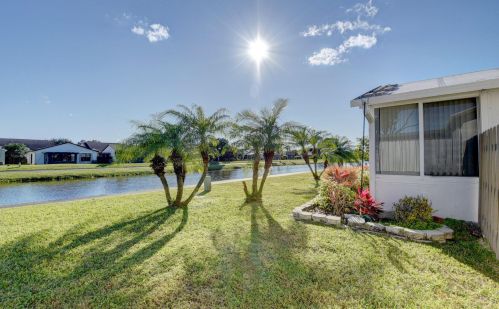 5136 Mirror Lk Blvd, Boynton Beach FL 33472-1211 exterior