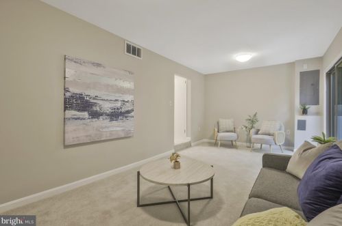 2361 Emerald Hts Ct, Herndon VA 20191-1752 exterior