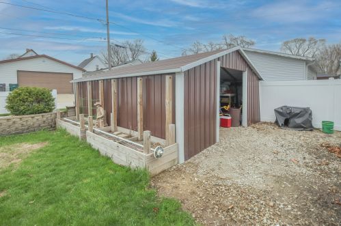 2916 92 St, Sturtevant WI 53177-2017 exterior