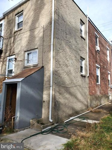 27 8th St, Chester PA 19013-6018 exterior
