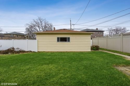 6300 Karlov Ave, Chicago IL 60652-3122 exterior