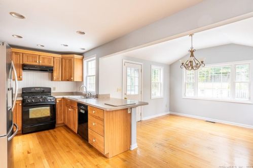 5 Arbor Dr, Norwalk CT 06854-3407 exterior