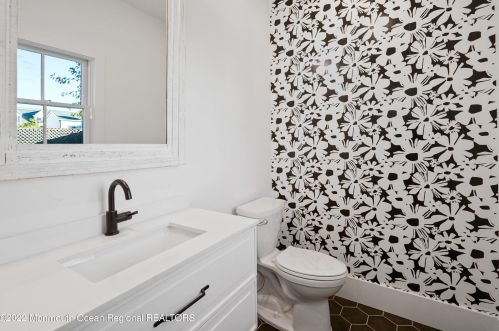 1042 4th Ave, Belmar NJ  07719-3364 exterior