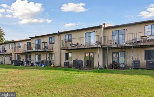 2051 Jason Dr, Huntingdon Valley PA 19006-1737 exterior