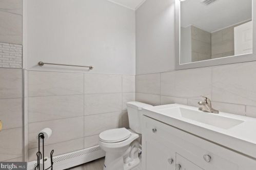 8 Maddock Dr, Trenton NJ 08628-2308 exterior