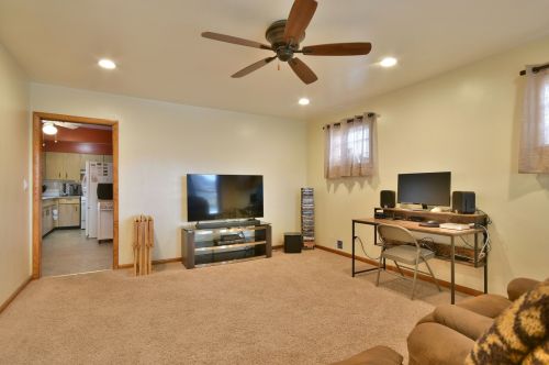 6917 Berwyn Ave, Chicago, IL 60656-2040