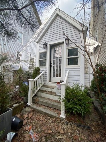 21 1st St, Dover, NH 03820-3332