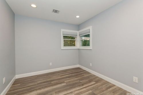 480 Commack Rd, Commack NY  11725-5011 exterior