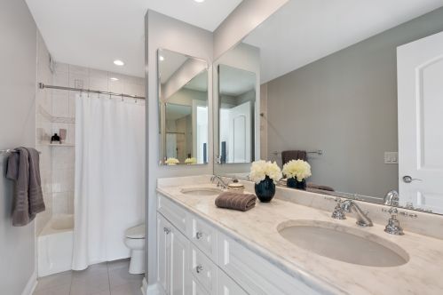 50 Bellevue Pl, Chicago IL  60611-1129 exterior