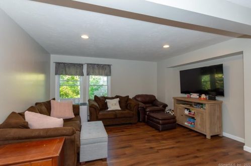 1414 Hartford Pike, Killingly CT 06241-1533 exterior