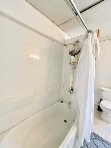 137 Grand Ave, Meskegon MI 49441 exterior