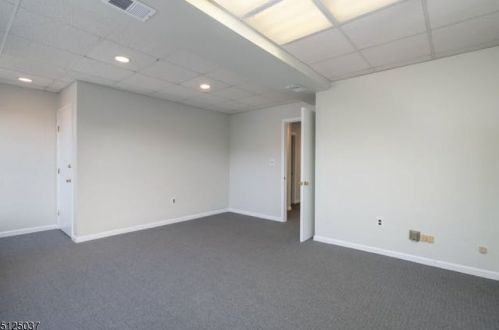 4 Maple Ave, Morristown NJ 07960-9437 exterior