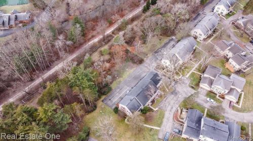 1439 Lantern Ln, Rochester MI 48306-4240 exterior