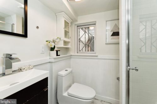 1607 D St, Washington DC  20003-2441 exterior